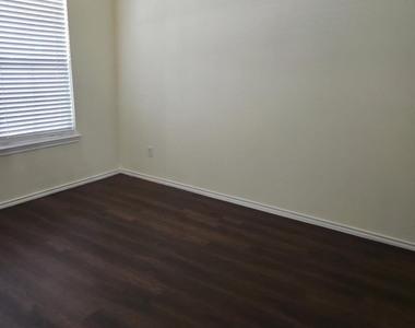 4016 Tarpon Springs Drive - Photo Thumbnail 3