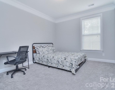 1445 Overlea Place Nw - Photo Thumbnail 4