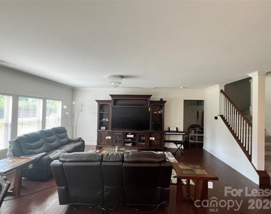 8411 Flint Hill Drive - Photo Thumbnail 3