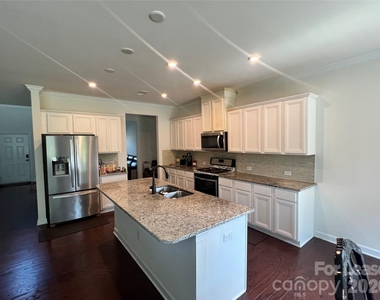 8411 Flint Hill Drive - Photo Thumbnail 2