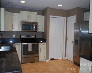 3229 Silver Pond Court - Photo Thumbnail 4