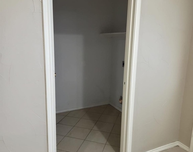 8704 Hunters Creek Drive - Photo Thumbnail 5