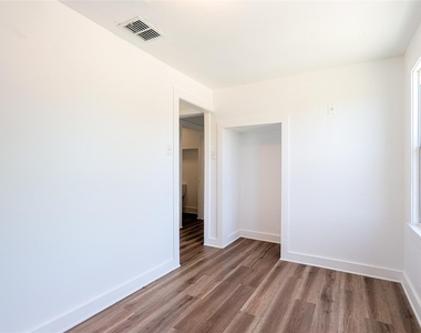 501 E Sixth Street - Photo Thumbnail 15