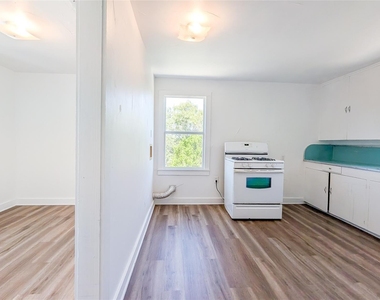 501 E Sixth Street - Photo Thumbnail 10