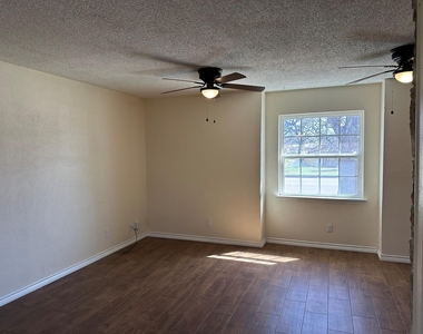 204 E Rucker Street - Photo Thumbnail 14