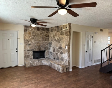 204 E Rucker Street - Photo Thumbnail 4
