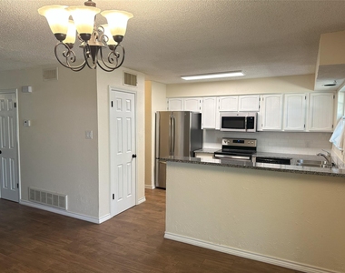 204 E Rucker Street - Photo Thumbnail 9