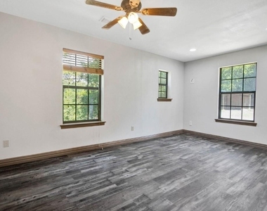 306 Homesite Road - Photo Thumbnail 4