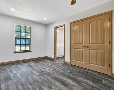 306 Homesite Road - Photo Thumbnail 5