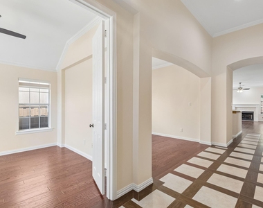 1964 Camelot Drive - Photo Thumbnail 2