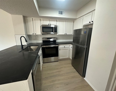 2305 Basil Drive - Photo Thumbnail 8