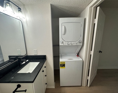 2305 Basil Drive - Photo Thumbnail 4