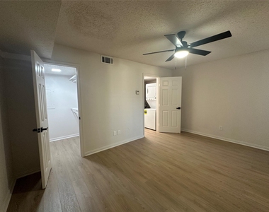 2305 Basil Drive - Photo Thumbnail 9