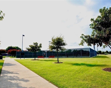 1427 Autumnmist Drive - Photo Thumbnail 32