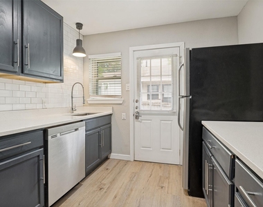 408 N Oak Cliff Boulevard - Photo Thumbnail 16