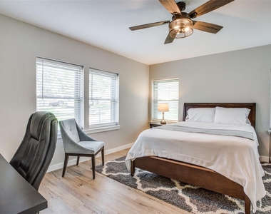 408 N Oak Cliff Boulevard - Photo Thumbnail 9