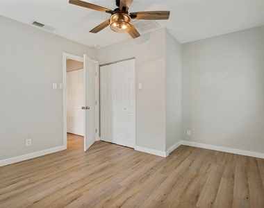 408 N Oak Cliff Boulevard - Photo Thumbnail 19