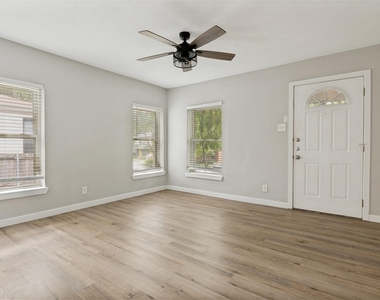 408 N Oak Cliff Boulevard - Photo Thumbnail 13