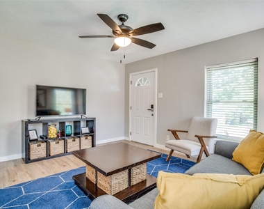 408 N Oak Cliff Boulevard - Photo Thumbnail 2