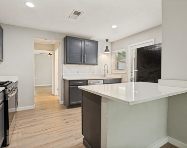 408 N Oak Cliff Boulevard - Photo Thumbnail 15