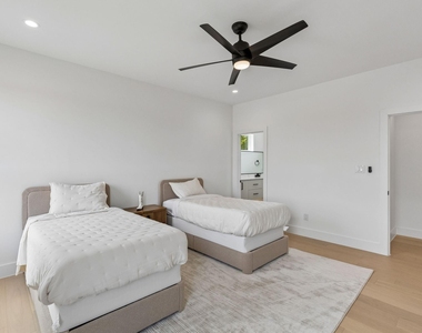 1626 Canada Drive - Photo Thumbnail 22