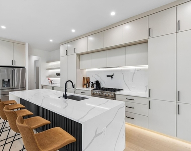 1626 Canada Drive - Photo Thumbnail 5