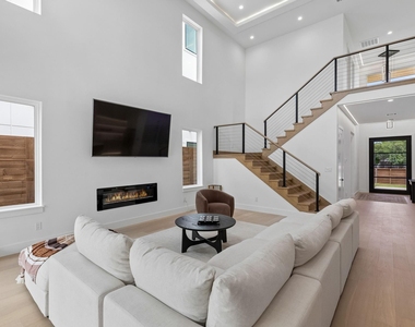 1626 Canada Drive - Photo Thumbnail 4