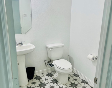3908 Burks Court - Photo Thumbnail 9