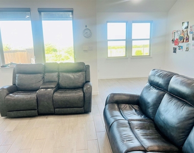 3908 Burks Court - Photo Thumbnail 7