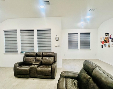 3908 Burks Court - Photo Thumbnail 6