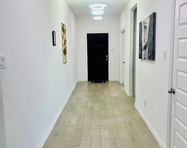 3908 Burks Court - Photo Thumbnail 2