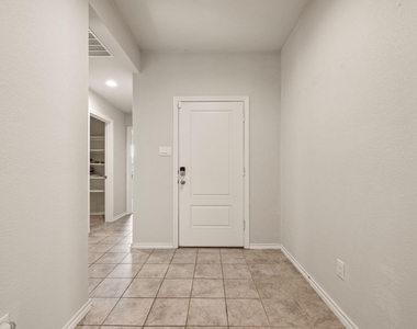3132 Newfield Court - Photo Thumbnail 4
