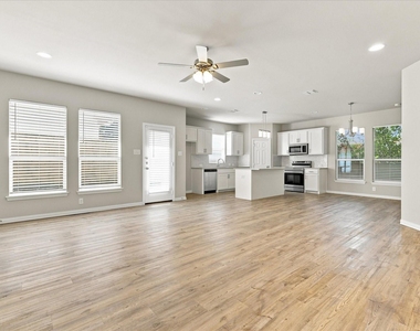 216 Wayside Court - Photo Thumbnail 4