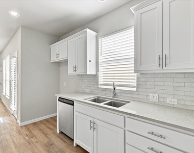 216 Wayside Court - Photo Thumbnail 8