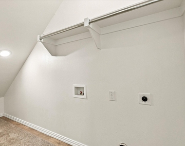 216 Wayside Court - Photo Thumbnail 12