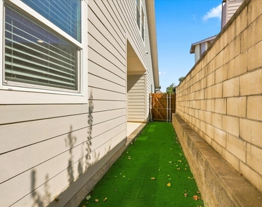216 Wayside Court - Photo Thumbnail 19