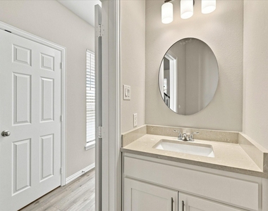 216 Wayside Court - Photo Thumbnail 17