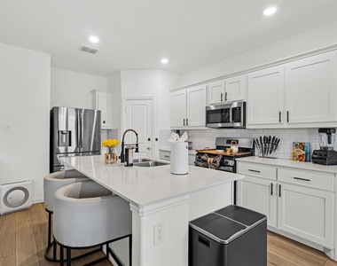 3113 Kaufman Court - Photo Thumbnail 9
