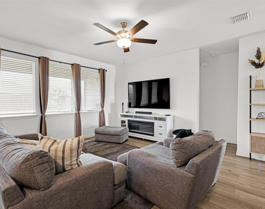 3113 Kaufman Court - Photo Thumbnail 6