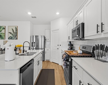 3113 Kaufman Court - Photo Thumbnail 10