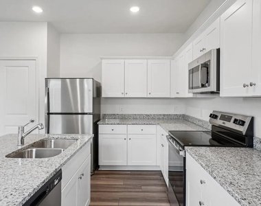 5509 Hastings Lane - Photo Thumbnail 9