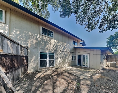 2803 Ursa Circle - Photo Thumbnail 9