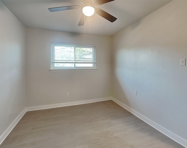 2803 Ursa Circle - Photo Thumbnail 5