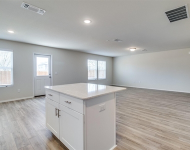 337 Glenwick Lane - Photo Thumbnail 5