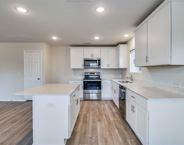337 Glenwick Lane - Photo Thumbnail 7