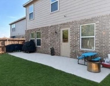 337 Glenwick Lane - Photo Thumbnail 2