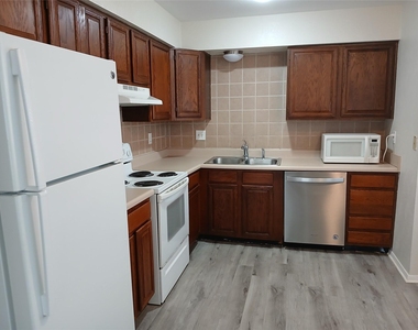 133 Oakbrook - Photo Thumbnail 16