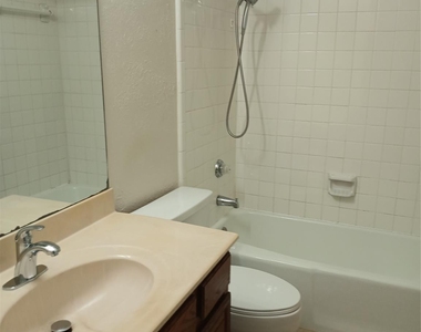 133 Oakbrook - Photo Thumbnail 11