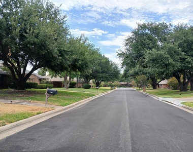 133 Oakbrook - Photo Thumbnail 9