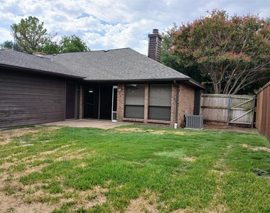 133 Oakbrook - Photo Thumbnail 3